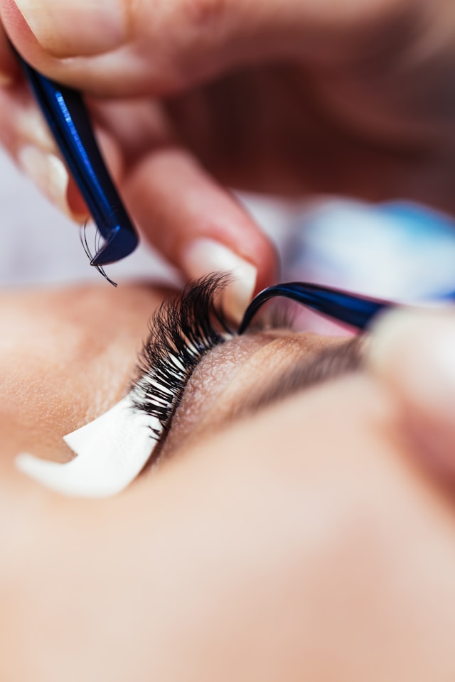 Lash extension session